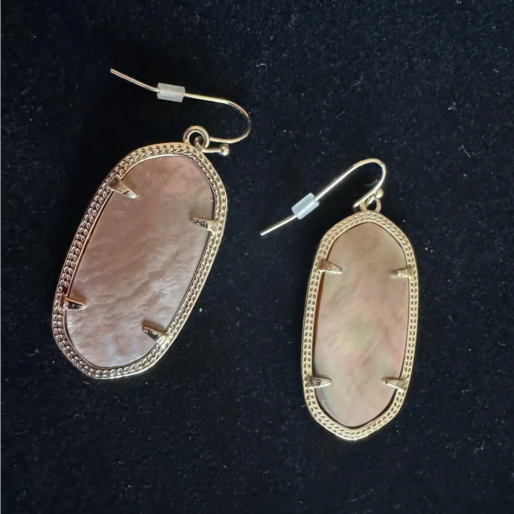 Elegant Gold and Beige Mother Pearl Iridescent Bib Necklace and Earring Set - Picture 3 of 8